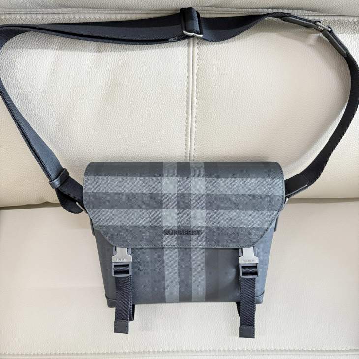 Picture of Burberry Mens Bags _SKUfw228521810fw